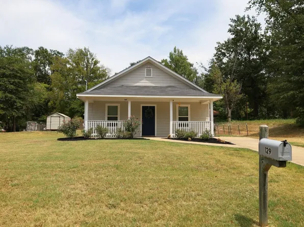 129 Dr Martin Luther King Jr Dr, Gladewater, TX 75647