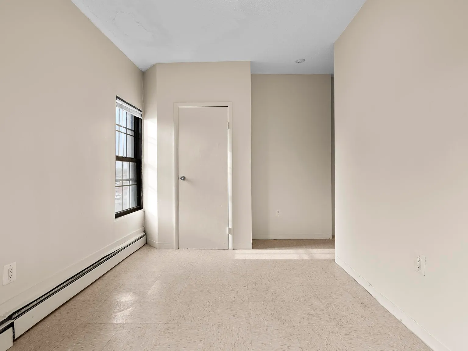 2 bed, 900 sqft, $1,200 — Photo 3