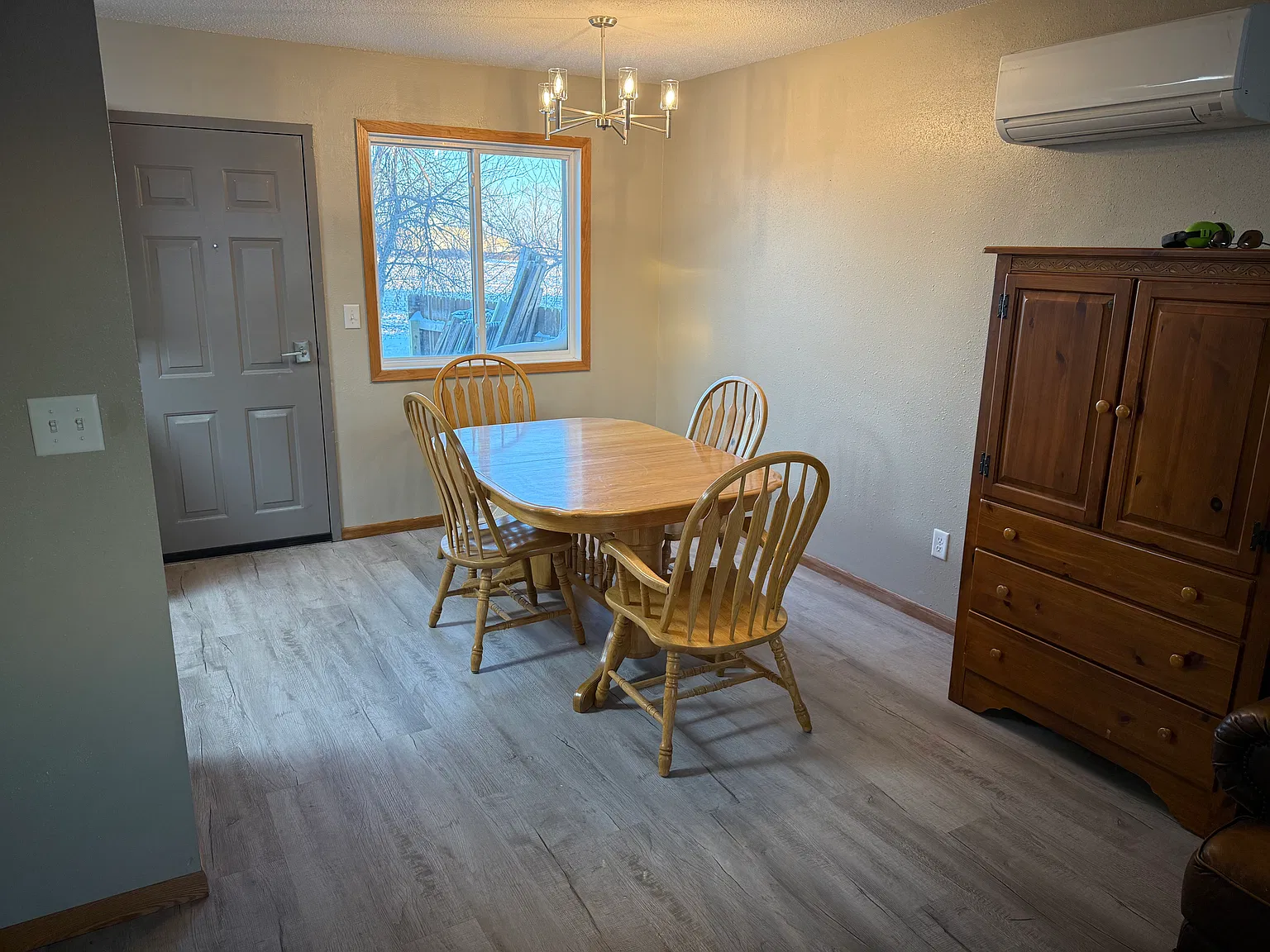 4 bed, 1750 sqft, $1,900 — Photo 2