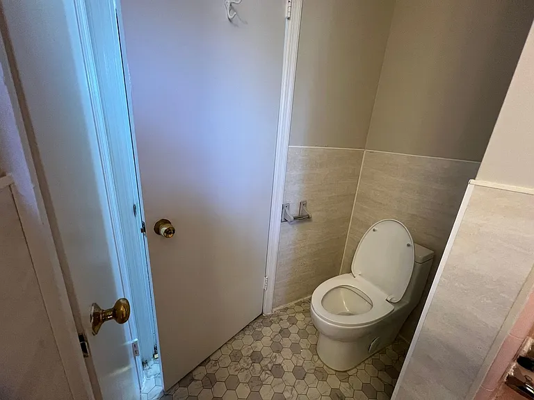 206 Connecticut Ave — Photo 23