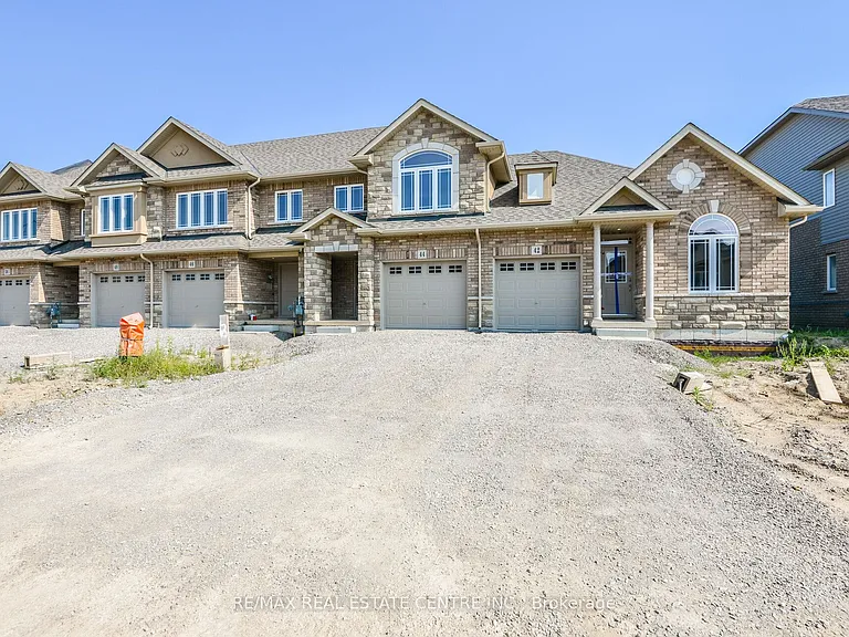 44 Cittadella Blvd — Photo 3