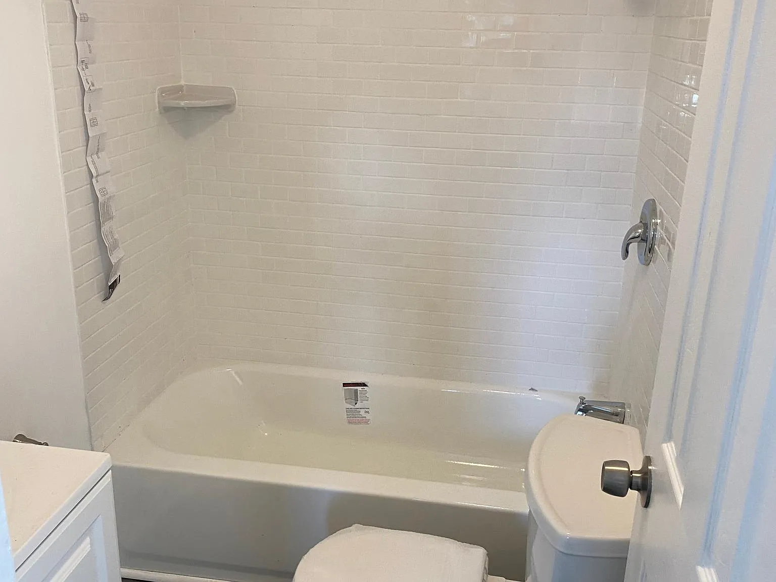 3 bed, 1100 sqft, $2,300 — Photo 4