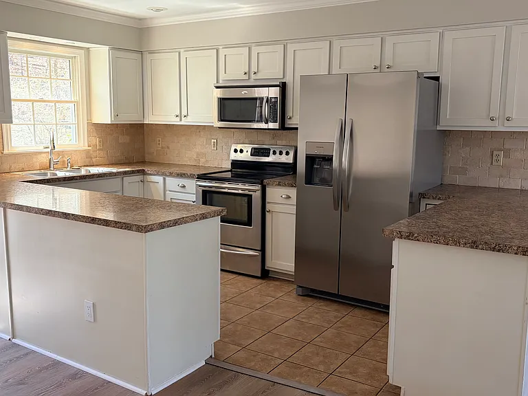 423 Flower Dr — Photo 9