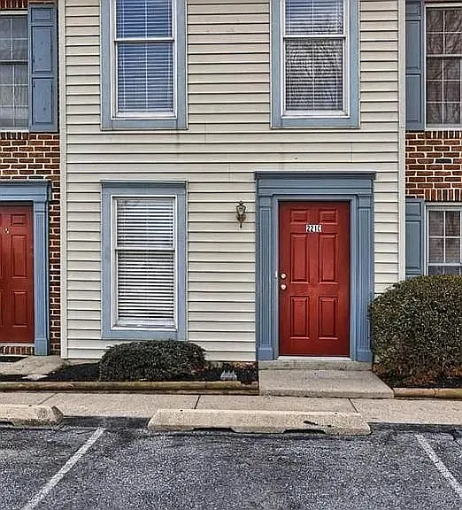 221 North Duke Street - C — Photo 1
