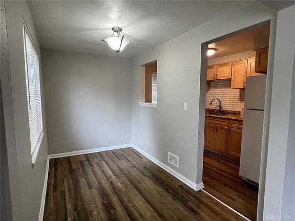 5th image of 2219 Avalon Ave #1