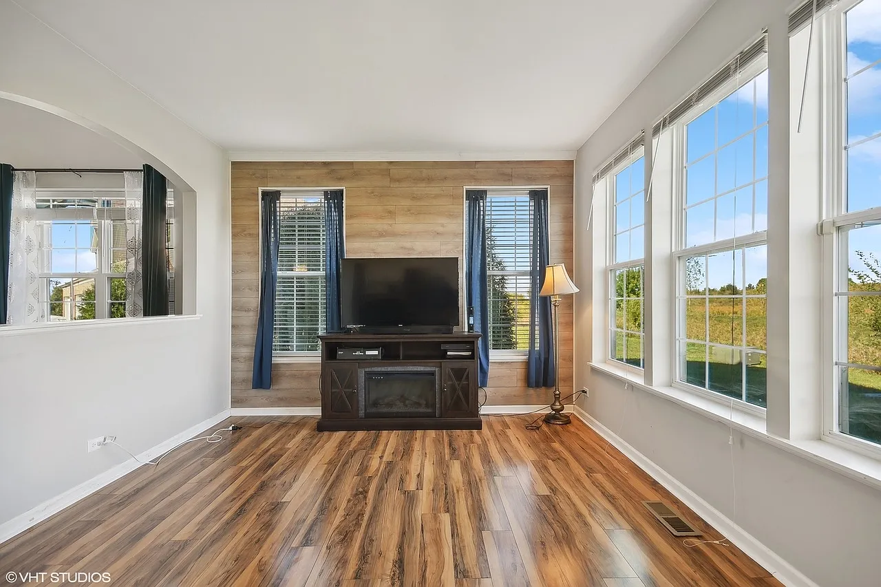 3 bed, 1673 sqft, $2,575 — Photo 1