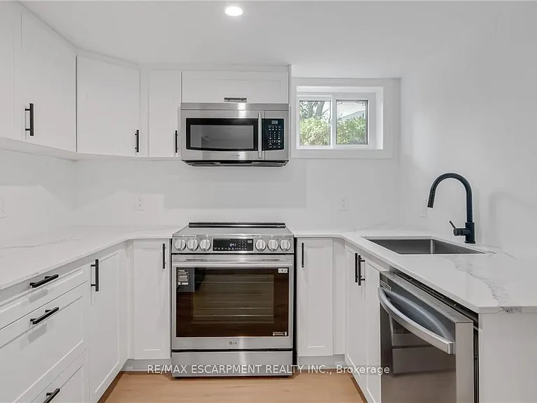 1339 Augustine Dr — Photo 11