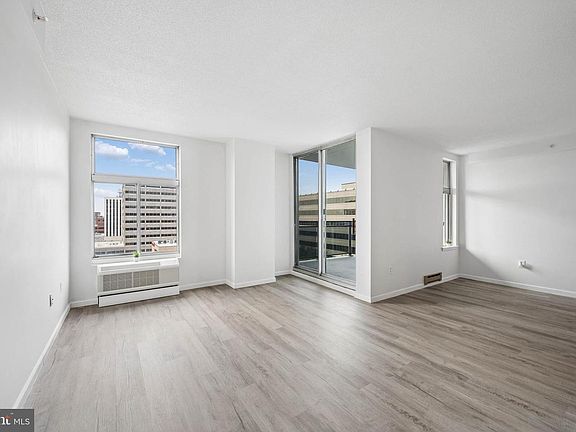4th image of 28 Allegheny Ave APT 903