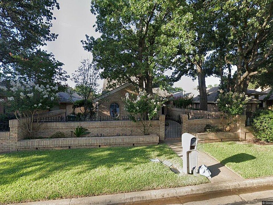 1st image of 2112 Woodway Dr