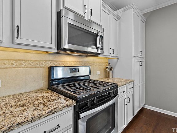4th image of 308 Old Castle Dr