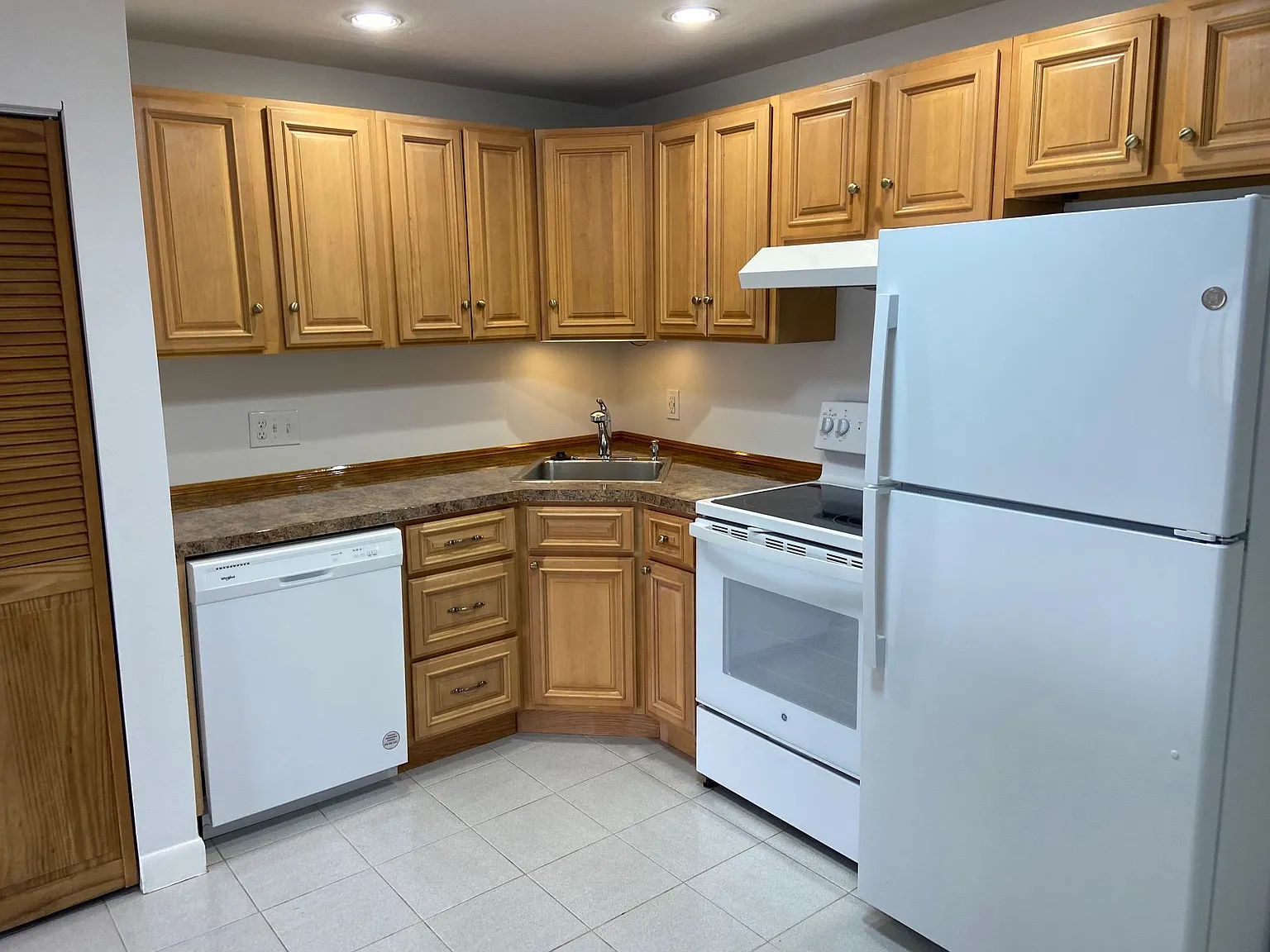 2 bed, 750 sqft, $2,500 — Photo 1