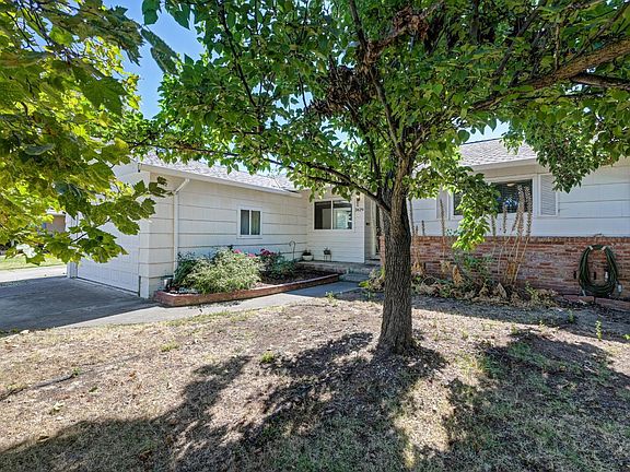 3rd image of 2629 Aramon Dr