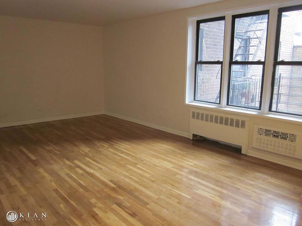 1st image of 14345 Sanford Ave APT 301
