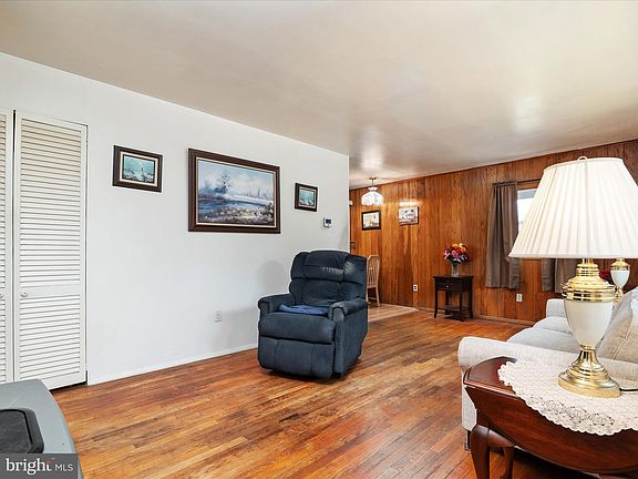 5th image of 1721 Leisure Ln