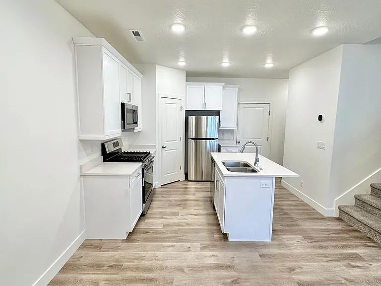 648 W Vermillion Wind Ln — Photo 7