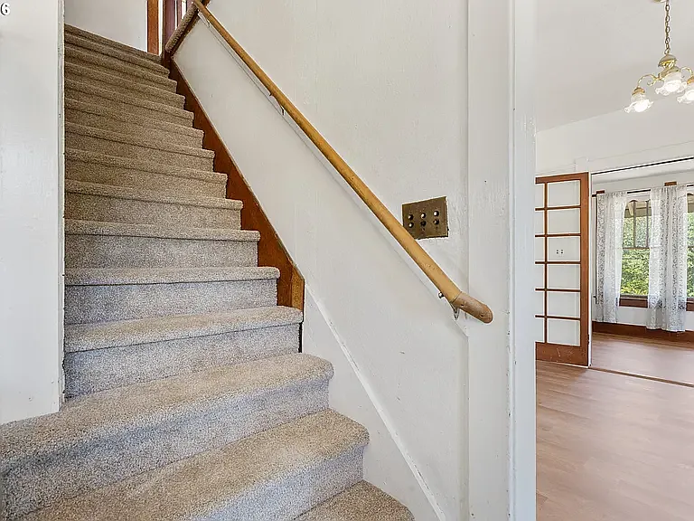 612 N State St — Photo 30