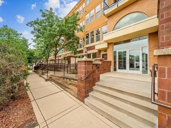 150 E Burnsville Pkwy APT 301, Burnsville, MN 55337