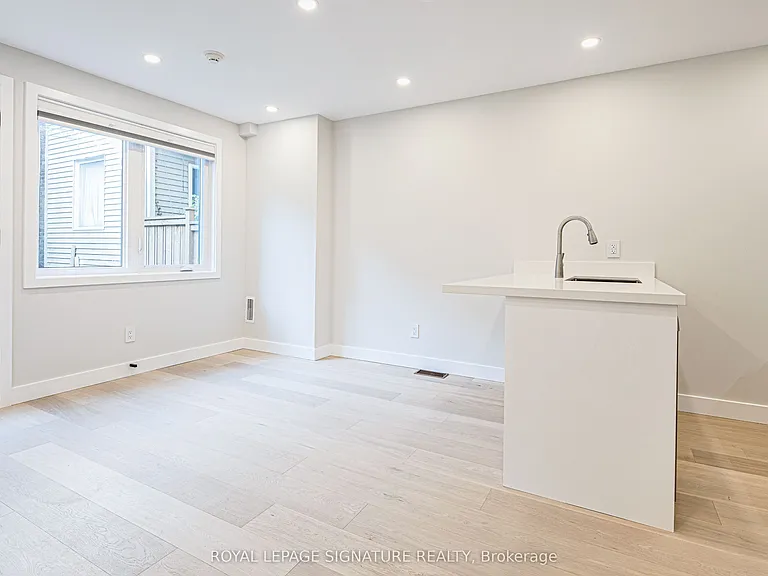 20 Kewbeach Ave #LANEWAY UPPER — Photo 6