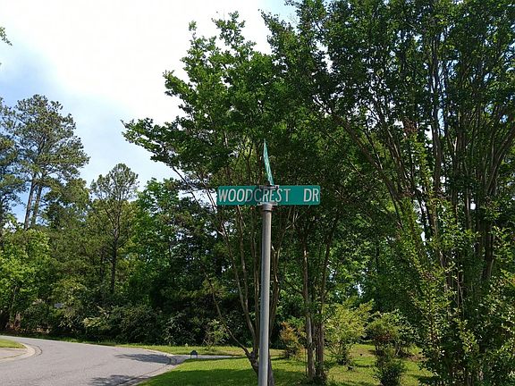 4th image of 3427 Woodcrest Dr