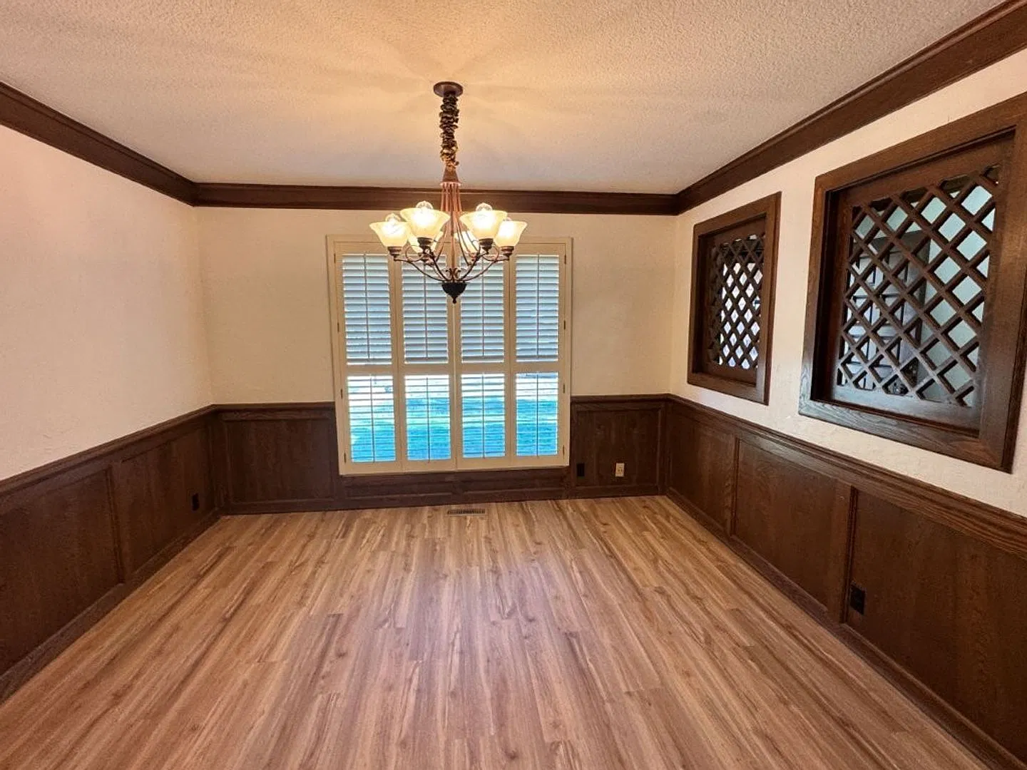 Stunning and spacious 3 bedroom 2 bath duplex in NW Okc, close to everything! Brand new paint, gr... — Photo 3