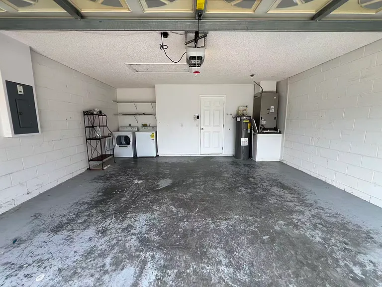 527 Valencia Place Cir — Photo 26