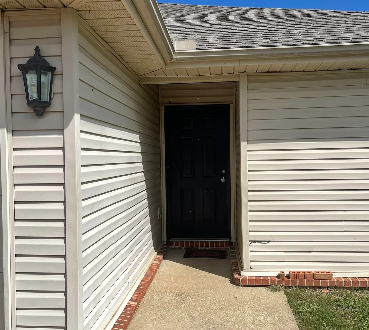 3 bed, $1,400 — Photo 1