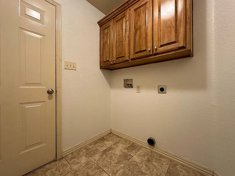 612 Windbrook Ct — Photo 19