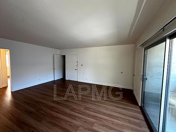 3rd image of 121 N Hillcrest Blvd APT 11