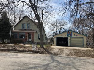 1207 Pleasant St, Gowrie, IA 50543