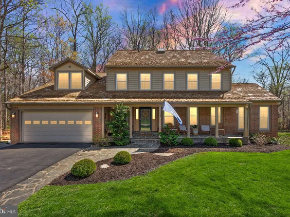 6165 Pohick Station Dr, Fairfax Station, VA 22039