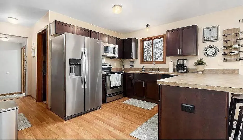 3 bed, 2.0 bath, 1465 sqft, $2,000 — Photo 2
