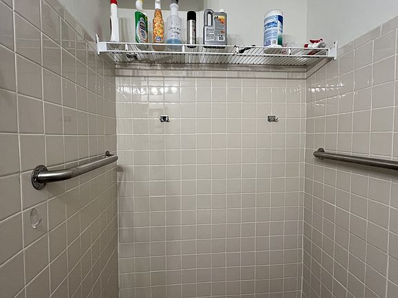 5th image of 635 Howard Pl #10900431