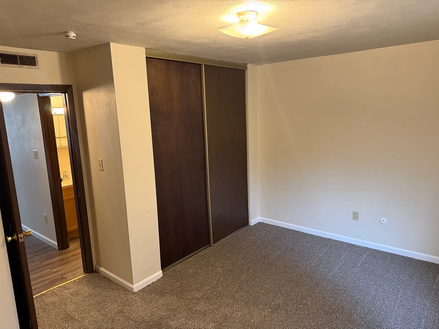 1 bed, 750 sqft, $750 — Photo 2