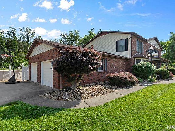 2nd image of 816 Ridge Dr