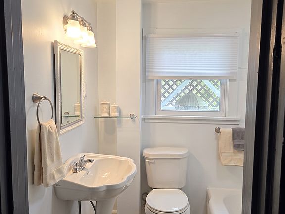 3rd image of 3015 Avenue S