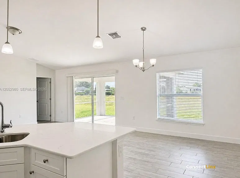 3 bed, 2.0 bath, $2,500 — Photo 2
