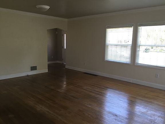 5th image of 923 S Pleasant Ave