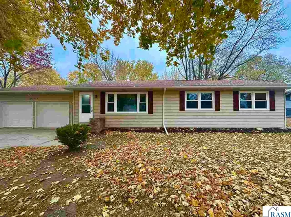 2107 Stade Ln, Fairmont, MN 56031