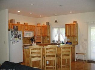 17 Spring Glen Rd, Niantic, CT 06357