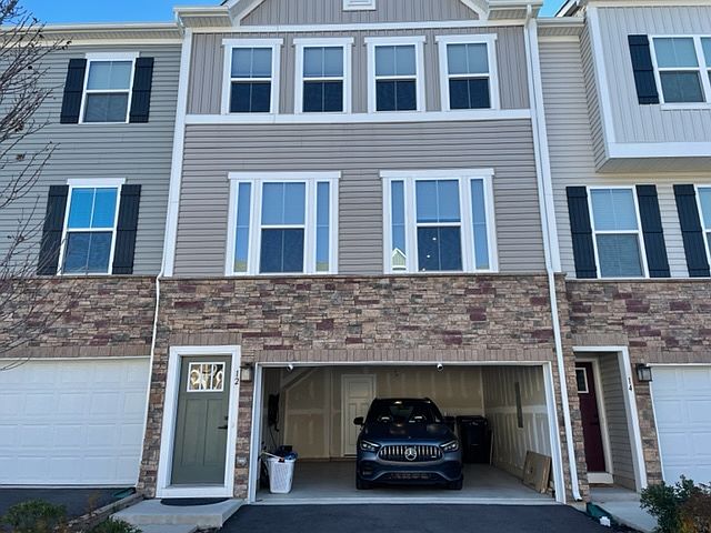 1st image of 12 Clausen Ct