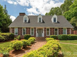 1814 Country Club Rd, Hendersonville, NC 28739
