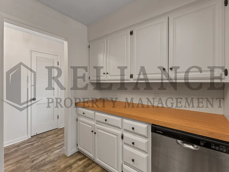 2210 W Columbine Ln — Photo 9