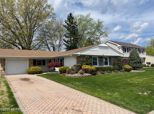 32 Idlewild Ln, Aberdeen, NJ 07747