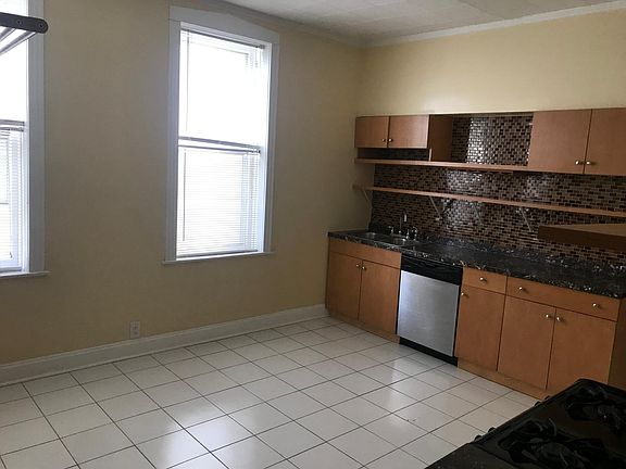3rd image of 2222 W Lyndale St #1