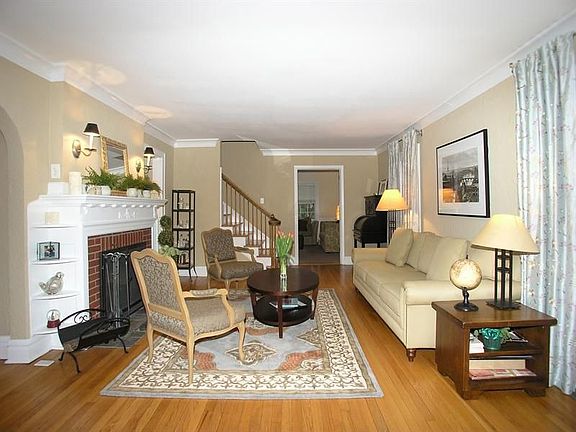 5th image of 4231 Garden Ave