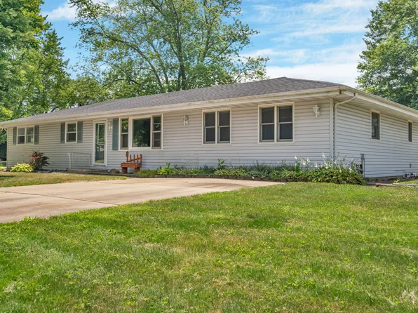 955 E 5th St, Coal City, IL 60416