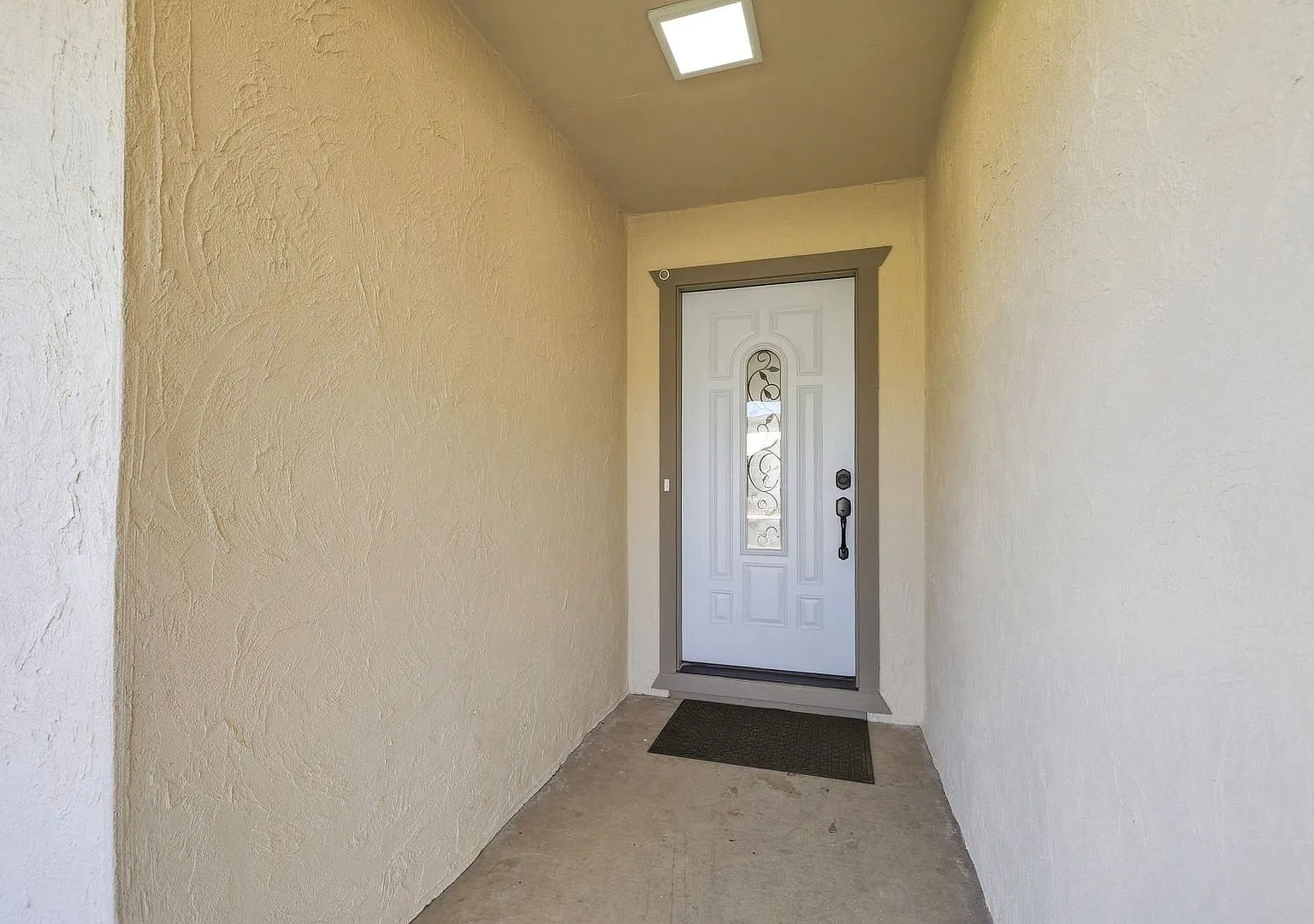 Move-In Ready Single-Story Home with Fresh Finishes and Turf Yards — Photo 4