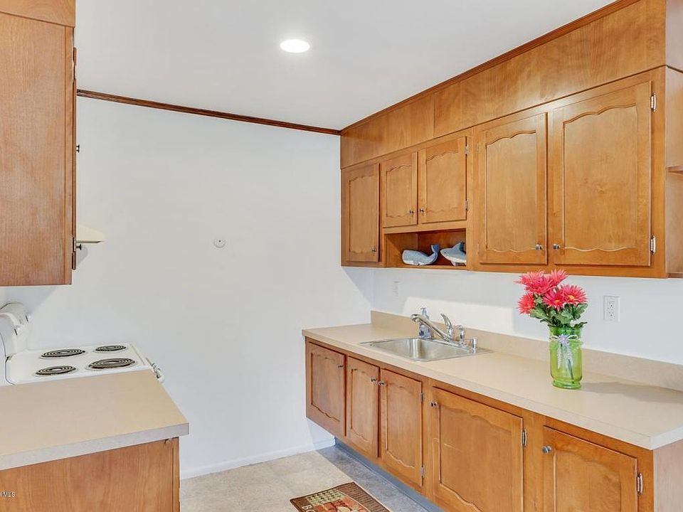 1st image of 534A Dartmoor Ct
