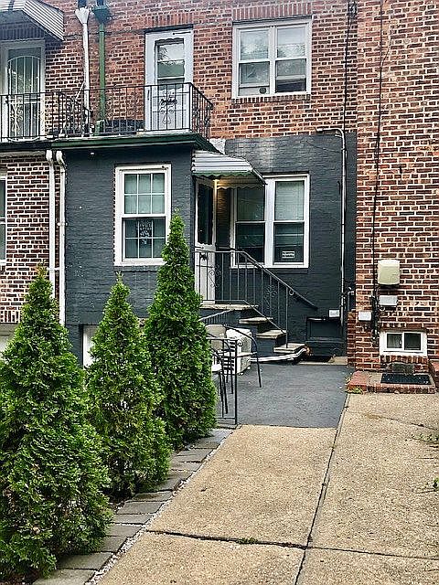 townhome front walkway