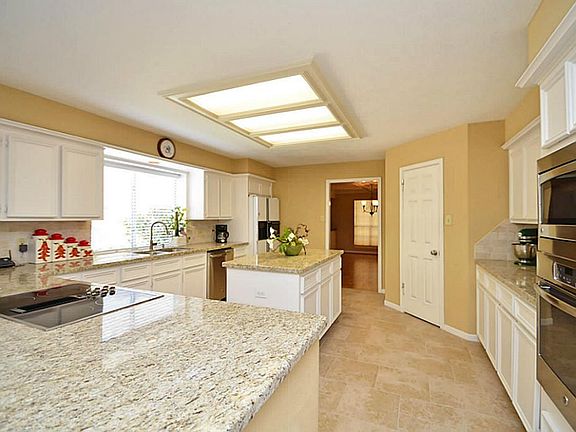 5th image of 27 Hollinfare Ct